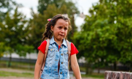Savoir détecter les signes du refus scolaire anxieux et aider son enfant à s’en sortir