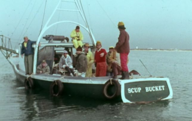 L'équipe du film Les Dents de la Mer sur un bateau.