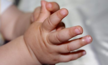 Tout savoir sur la communication gestuelle adaptée à bébé