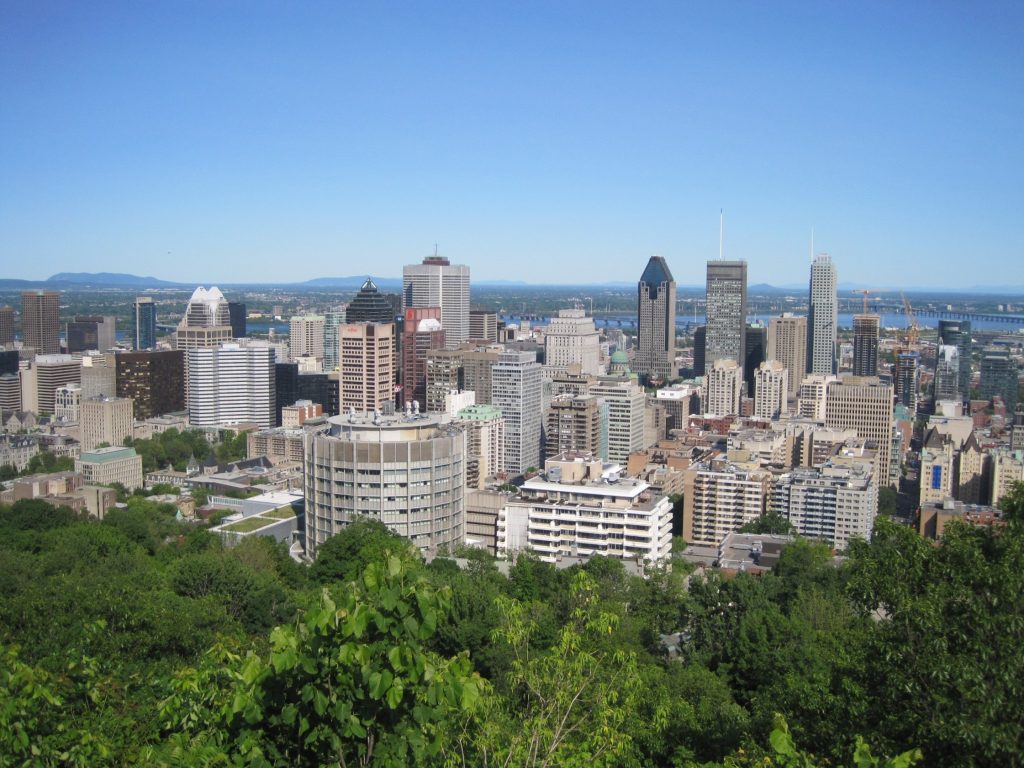 Vue panoramique sur la ville de Montréal.