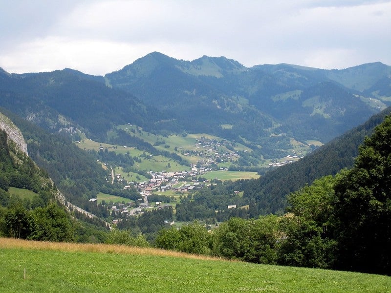 Pour découvrir la Haute-Savoie, Abondance est située à 1h30 environ de route de Genève et Annecy.