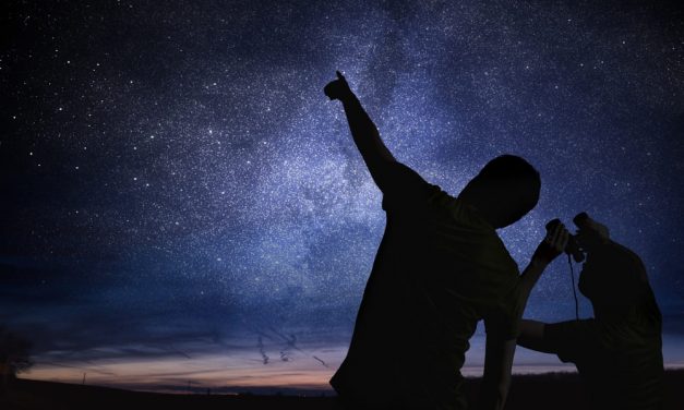 Débuter l’astronomie en famille : nos conseils pour avoir la tête dans les étoiles