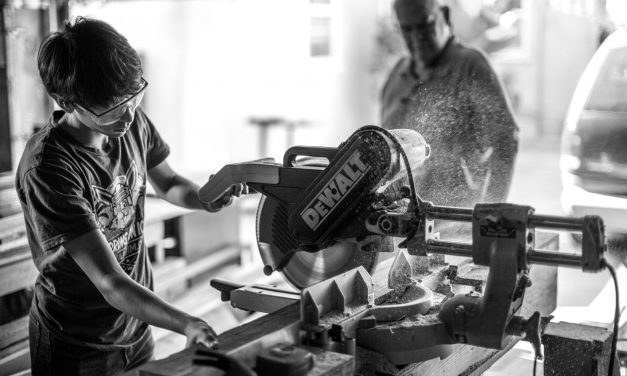 Ces professionnels qui font aimer les métiers manuels à la génération TikTok