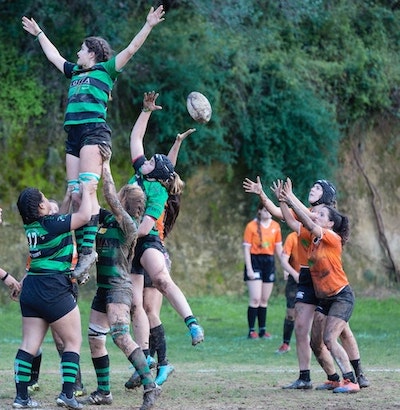 Rugby : la touche pratiquée par des filles