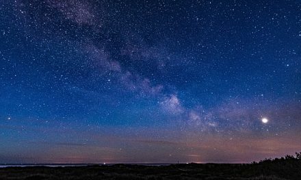 Une île galloise devient le premier « sanctuaire de ciel étoilé » en Europe