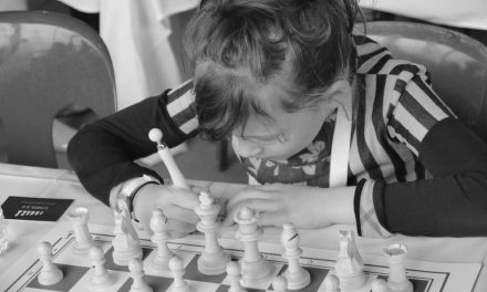 Vertus réelles et avantage imaginaire de l’apprentissage des échecs chez les plus jeunes