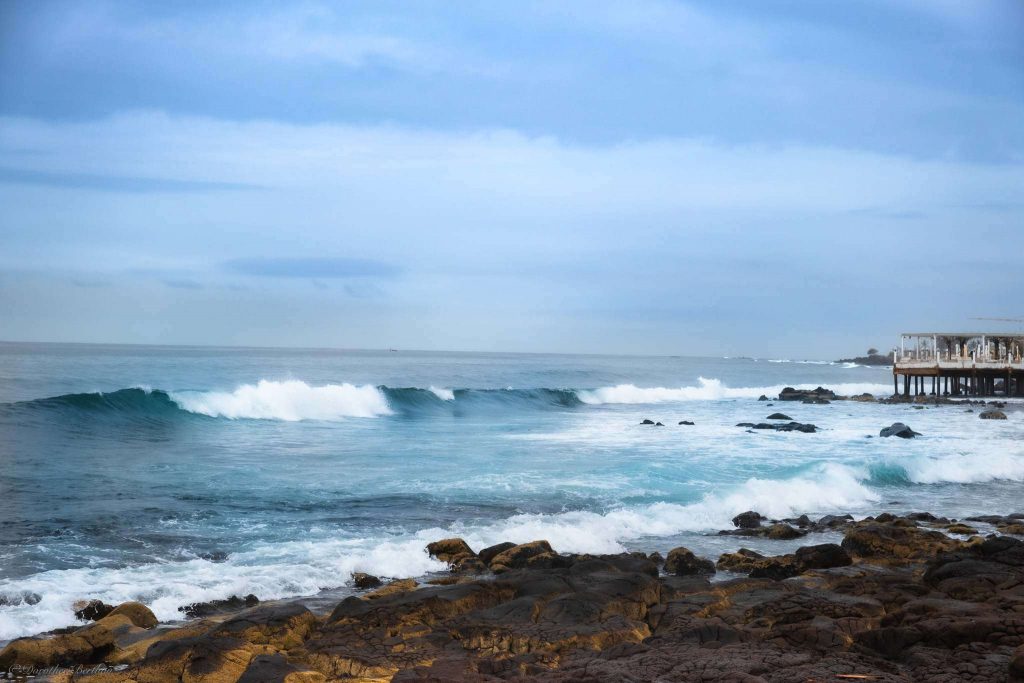 spot de surf avec rochers Dakar