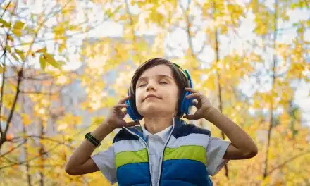 Les bénéfices de la thérapie par la musique pour les enfants autistes