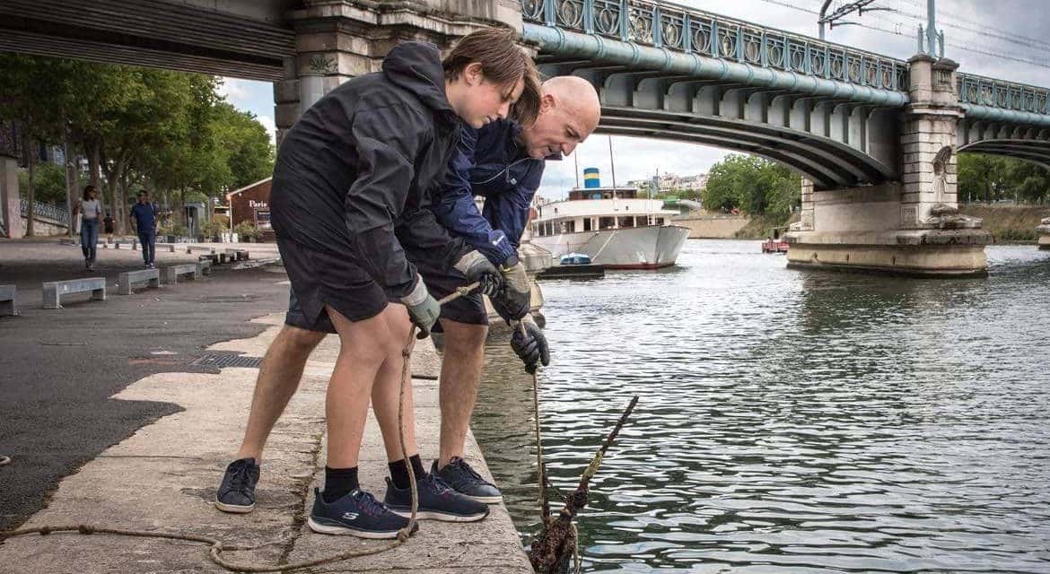13 ans et déterminé : Raphaël dépollue la Seine avec des aimants surpuissants