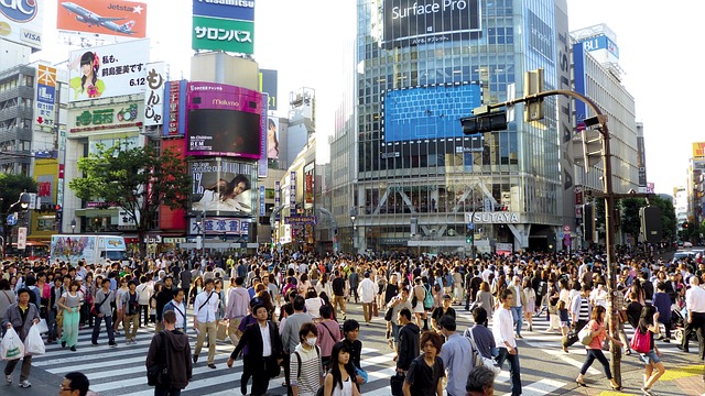 Photo du quartier de Shibuya à Tokyo au Japon. C'est un quartier dynamique et très fréquenté de la capitale nippone.