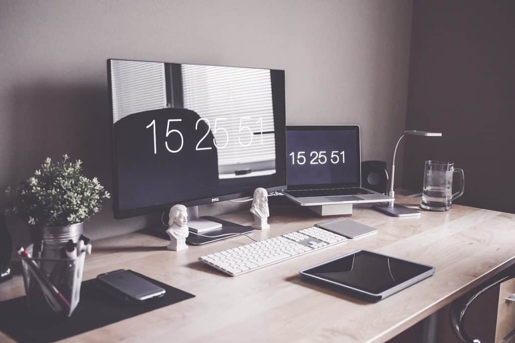 Aménagement ergonomique d'un bureau à domicile.