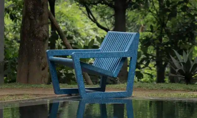 Ombak, la chaise éco-responsable qui nettoie les rivières de Bali