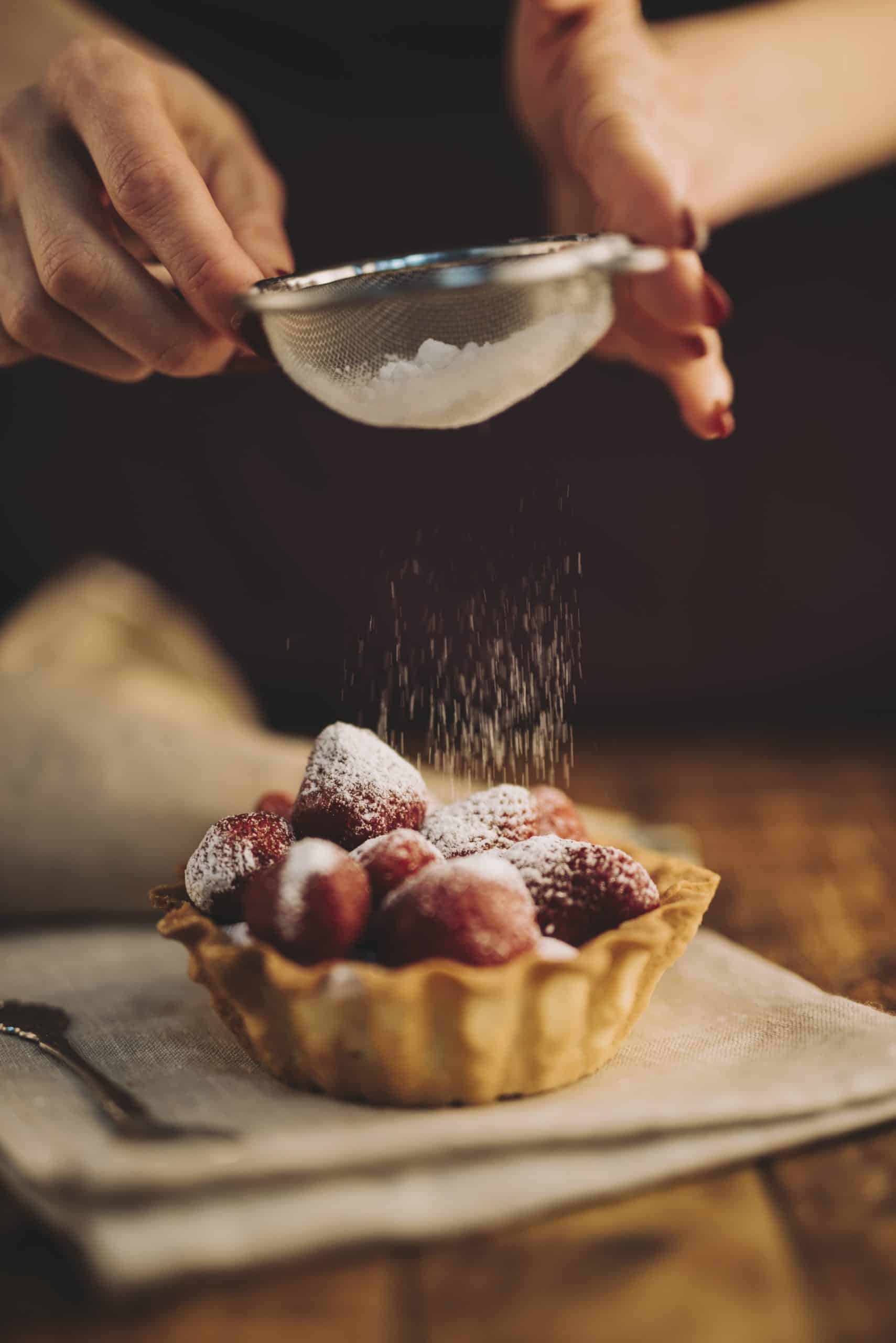 Tarte aux framboises saupoudrée de sucre glace