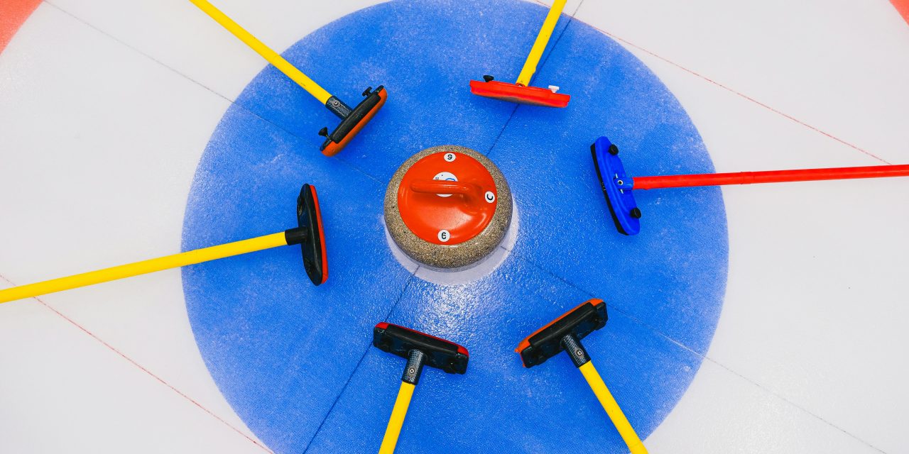 JO 2030 : une bande d’amis se forme au curling en ligne pour rejoindre les Jeux