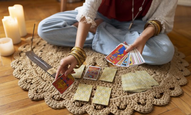 Tirer les cartes : une pratique puissante pour se reconnecter à soi