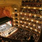 Quand applaudir ? Comment s’habiller ? Codes et rituels pour assister à votre soirée musicale classique en toute sérénité !