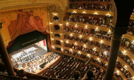Quand applaudir ? Comment s’habiller ? Codes et rituels pour assister à votre soirée musicale classique en toute sérénité !