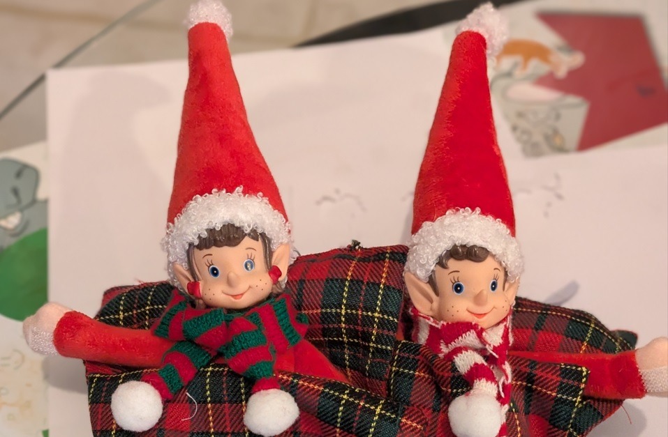 La coutume des lutins farceurs : un voyage au cœur de la magie de Noël