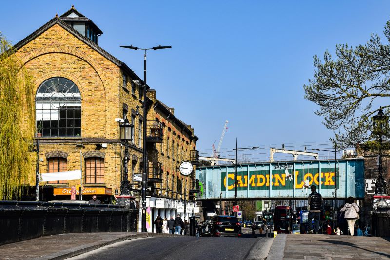 Le quartier animé de Camden Market à Londres