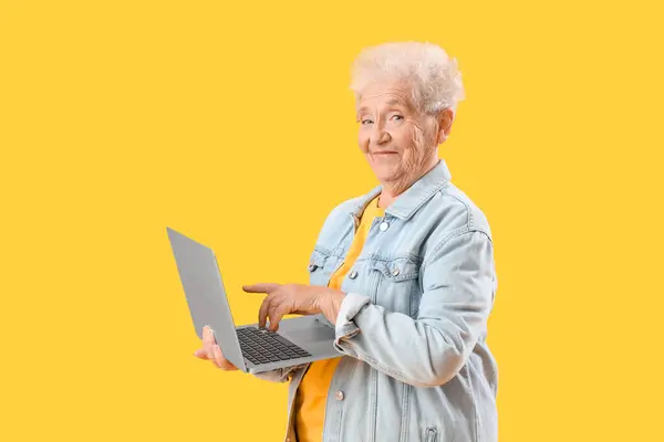Cybernadette contre la précarité numérique des seniors